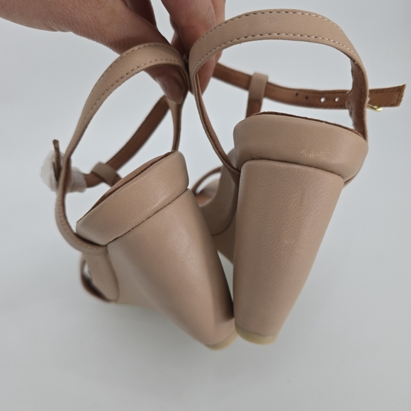 L'Amour des Pieds Idelle T-Strap Wedge beige Sandal 7.5 - Picture 6 of 11